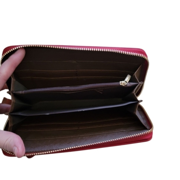 Elegant Red Women's Wallet - Picture 3 of 3